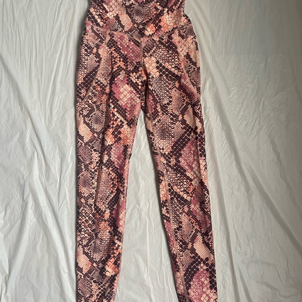 Snake print leggings